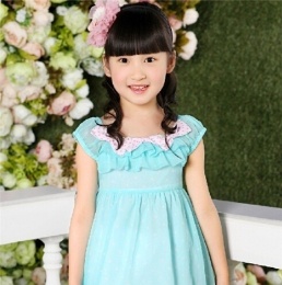 2026中长发小女孩烫发扎发发型推荐 女孩