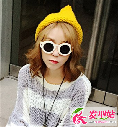 ���ն̷�������  ʱ�г�Ů�ر�