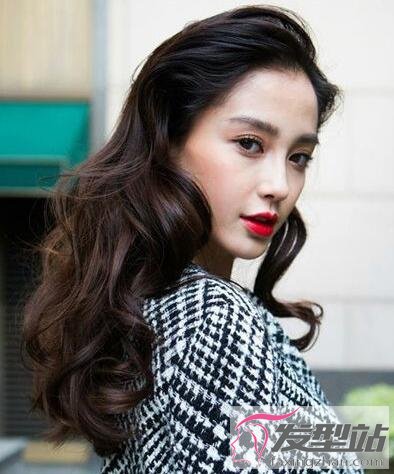 港风中长卷发造型