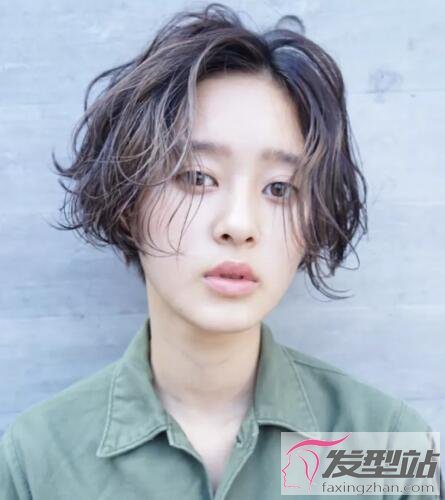 圆脸女生日系短发