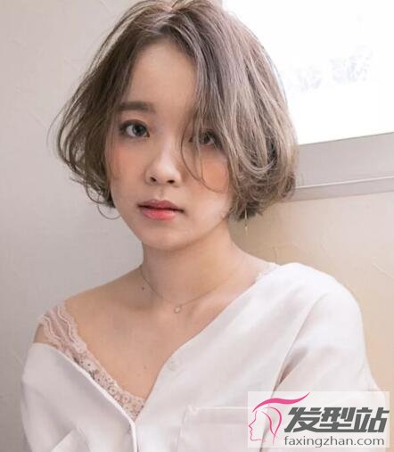 圆脸女生日系短发