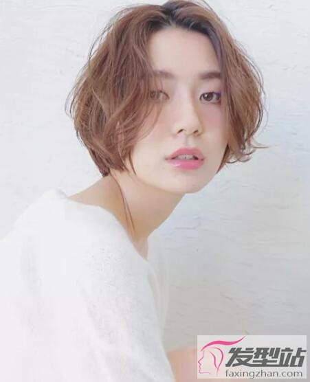 圆脸女生日系短发
