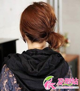 A字型發(fā)型側(cè)面編發(fā)細(xì)節(jié)展示,斜馬尾與空氣感發(fā)絲自然垂落凸顯精致輪廓