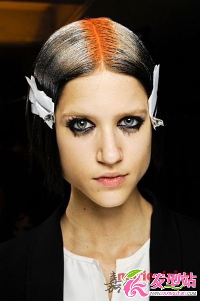 ��𽥱�ɫ ˫ƴײɫȾ������ʢ�� 