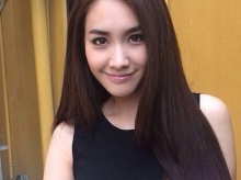 直发发型设计 披肩直发怎么弄好看 直发怎么扎头发好看 直发扎发	