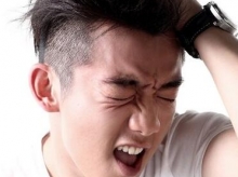 【图】男生发型短发铲两边 两边剃掉的莫西干发型