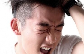 【图】男生发型短发铲两边 两边剃掉的莫西干发型