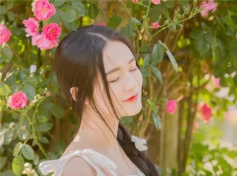 直发女生最精致的发型推荐 黑长直清纯风校园写真造型
