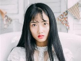 2026大学生什么发型好看 黑长直发型推荐女生校园日常仙气造型空气刘海直发显瘦搭配指南