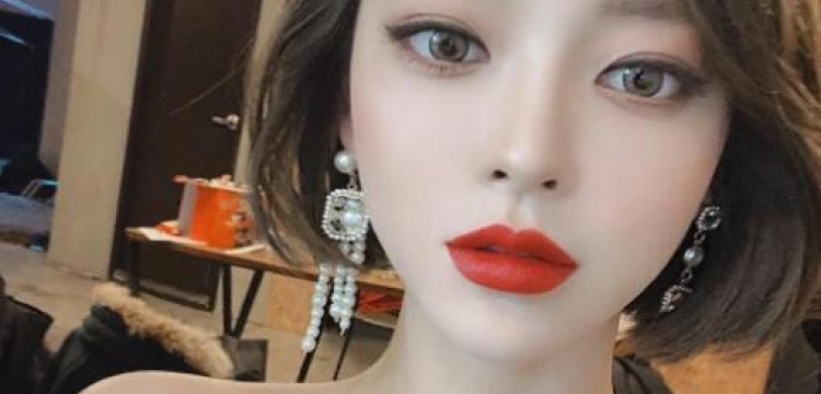 ins上很火的短发女生图片