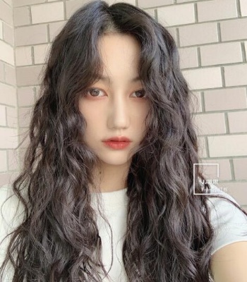 木马卷烫发教程与效果解析 垂直螺旋卷度蓬松丰盈显发量 中长发长发都适合的浪漫发型