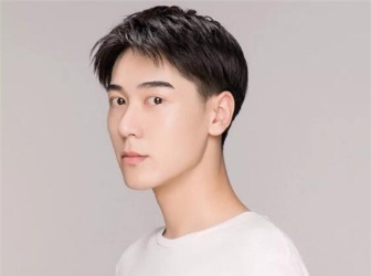 男生短发造型大全 九款热门帅气发型推荐 上梳短发碎盖头鲻鱼头气垫烫