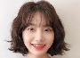 日系水波纹卷发vs韩式空气感卷发对比分析 选对发型显脸小气质翻倍