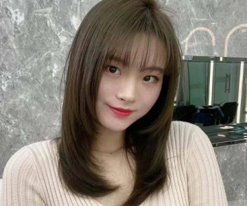 空气刘海中长发图片 百搭瘦脸效果女生最爱